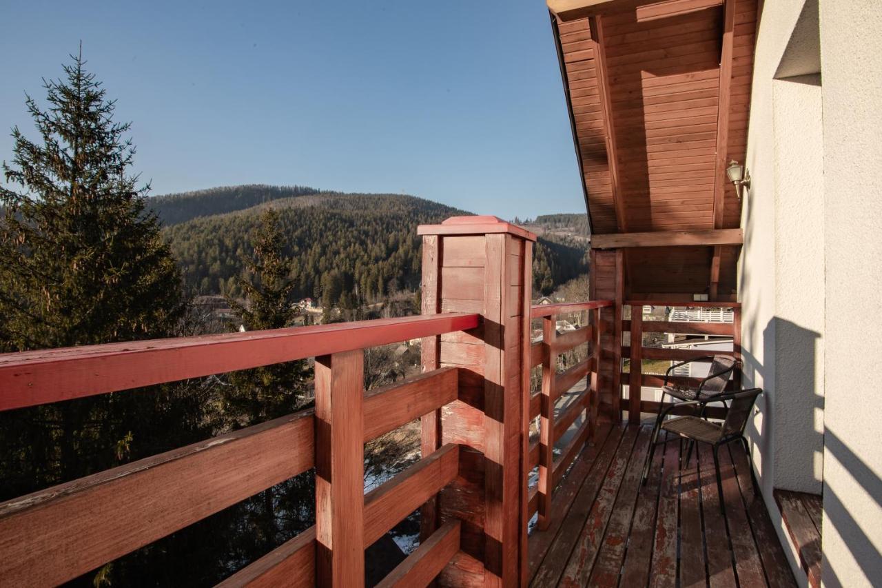 Wellland Hotel Yaremche Exterior photo