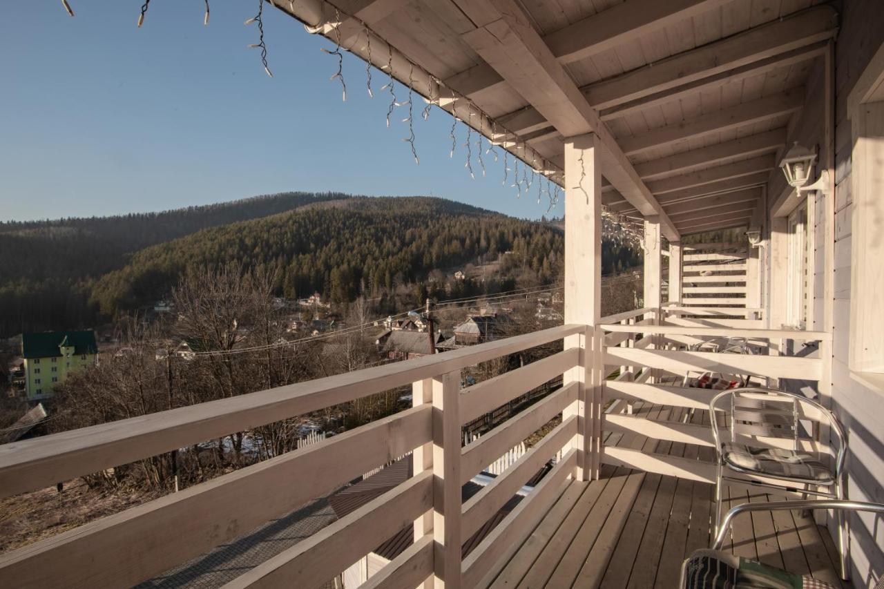 Wellland Hotel Yaremche Exterior photo