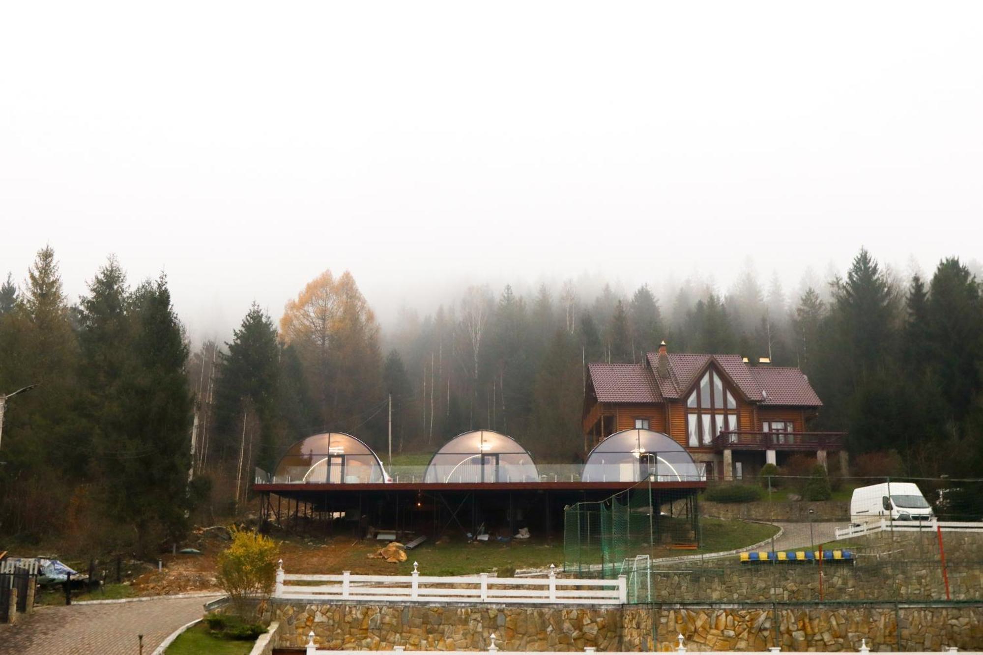Wellland Hotel Yaremche Exterior photo